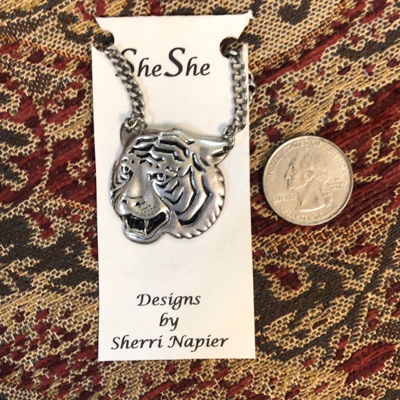Pewter Tiger In Chain for wine Bottle Decor - Picture 3 of 3